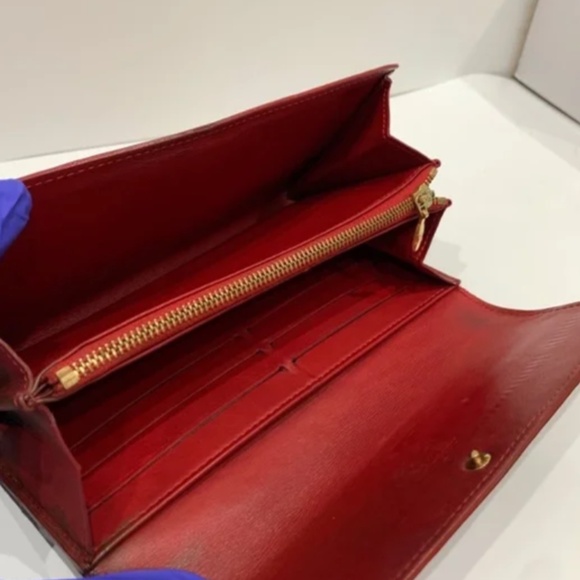 Louis Vuitton Red Vernis Sarah Wallet - Picture 3 of 7